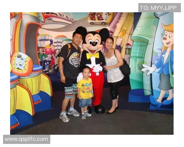 足球明星与普通人亲密合影瞬间记录生活中的美好时刻